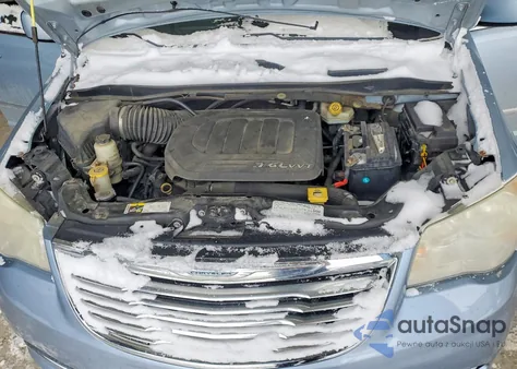 2013 Chrysler Town & Country Touring z USA, uszkodzony, nr VIN 2C4RC1BG0DR653177